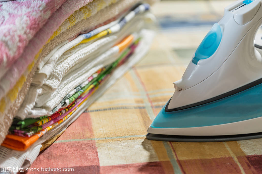 电熨斗 烫衣室里的家居神器